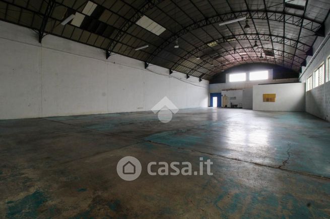 Capannone in commerciale in Via Giacomo Matteotti 12
