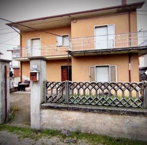 Casa indipendente in residenziale in Via Salcito 71