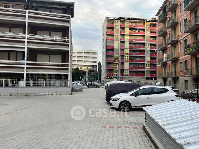 Box/posto auto in residenziale in Via Battindarno