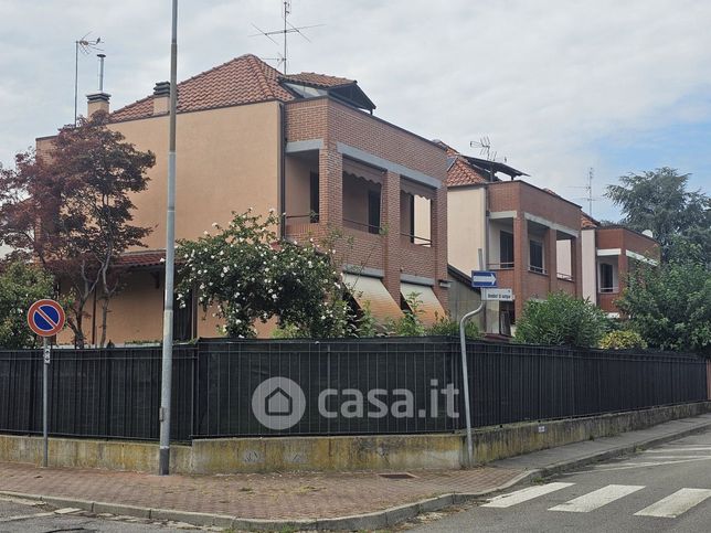 Villa in residenziale in Via della Resistenza 2