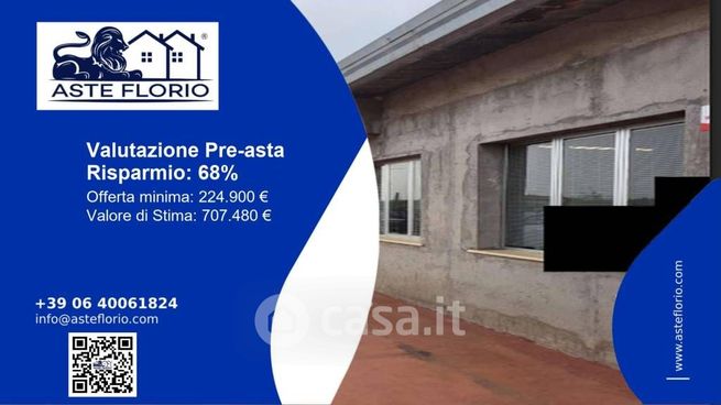 Capannone in commerciale in Contrada Santa Lucia