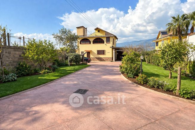 Casa indipendente in residenziale in Via Fiano 110