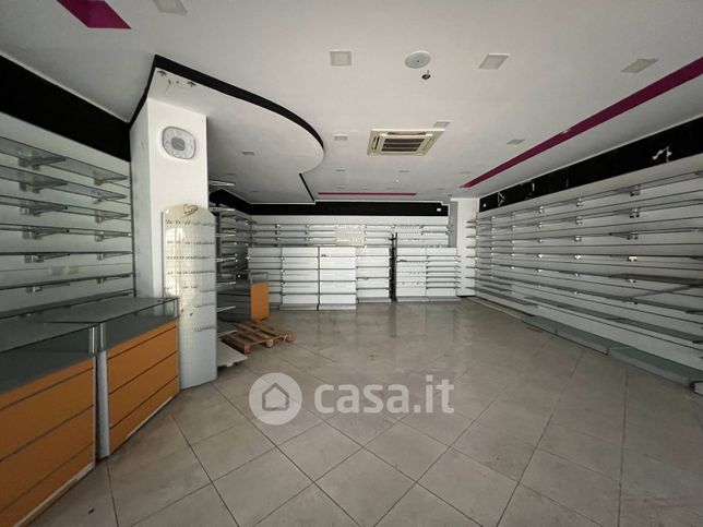 Attivitã /licenza (con o senza mura) in commerciale in Strada Statale 114 Orientale Sicula