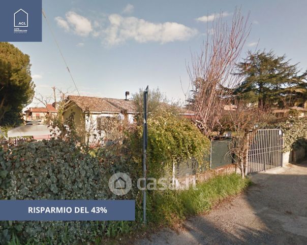 Casa bi/trifamiliare in residenziale in Via Caldarola 57