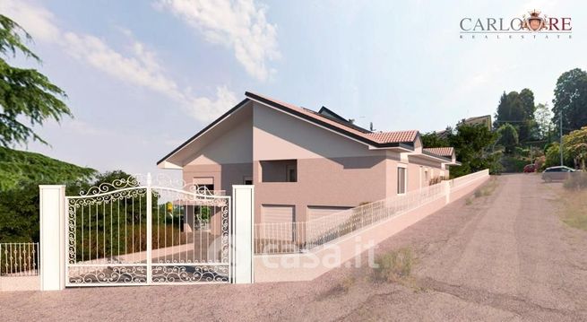 Casa bi/trifamiliare in residenziale in Via Sestriere 8