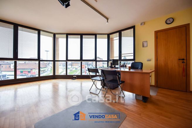 Ufficio in commerciale in Via G. Rubatto