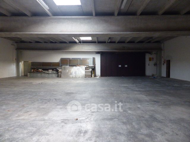 Capannone in commerciale in Via Giovanni Pascoli