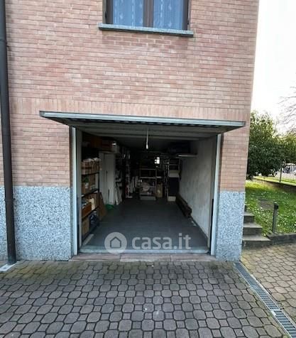 Box/posto auto in residenziale in Via Friuli 1 A