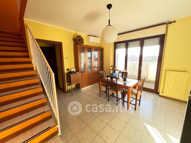Appartamento in residenziale in Via Francesco Giramo 10