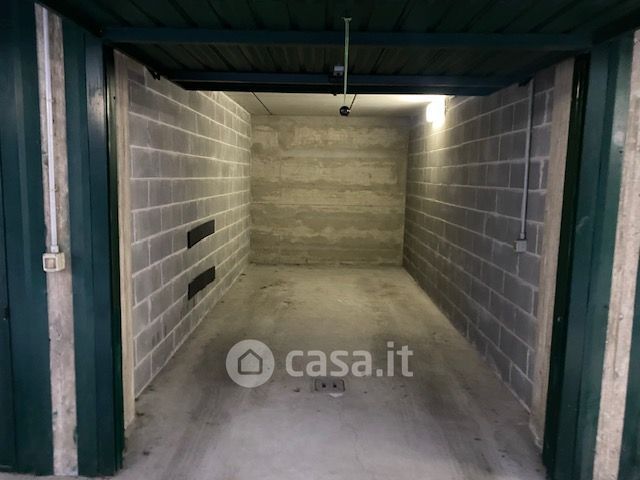 Box/posto auto in residenziale in Via Gioacchino Rossini 33