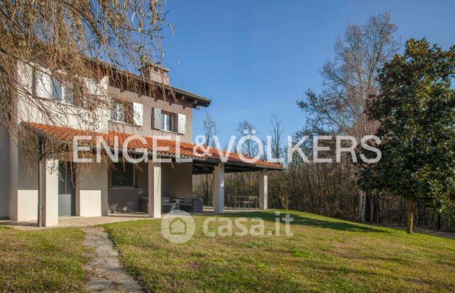 Villa in residenziale in Frazione Frazione San Bernardo 63