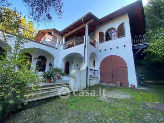 Villa in residenziale in Via dei Colli 6