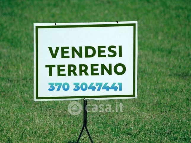 Terreno agricolo in commerciale in 