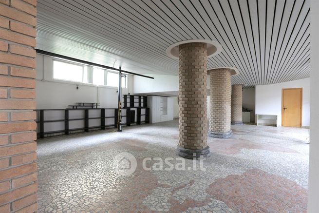 Ufficio in commerciale in Via Bernardino Verro