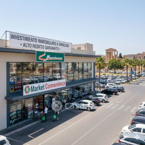 Negozio/locale commerciale in commerciale in Viale Santa Panagia 232