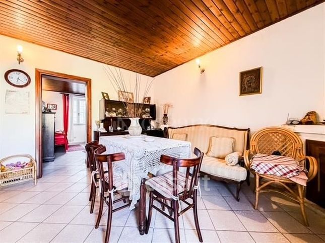 Casa indipendente in residenziale in 