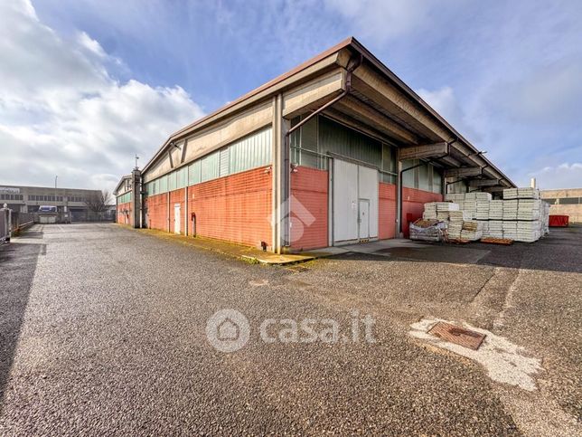 Capannone in commerciale in Viale Pietro Nenni