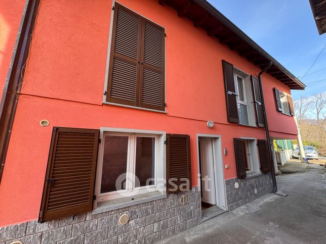 Casa bi/trifamiliare in residenziale in 