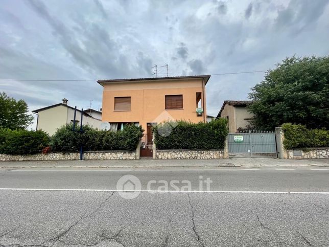 Casa indipendente in residenziale in Via Brescia 10