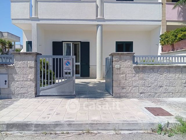 Casa bi/trifamiliare in residenziale in Via Walter Chiari