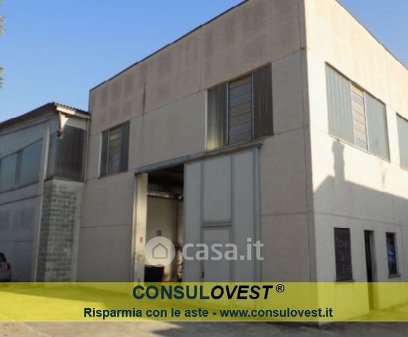 Capannone in commerciale in Via Gera D'Adda 10