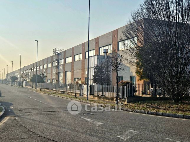 Capannone in commerciale in Via Bolgara