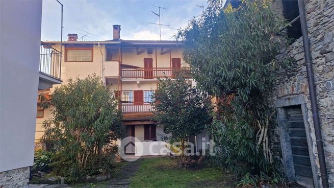 Casa indipendente in residenziale in Via per Magognino