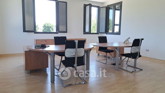 Ufficio in commerciale in Via dell'Industria