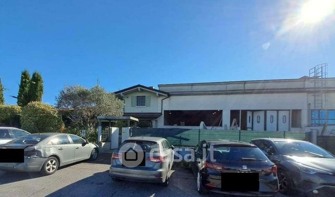 Capannone in commerciale in Via Industriale