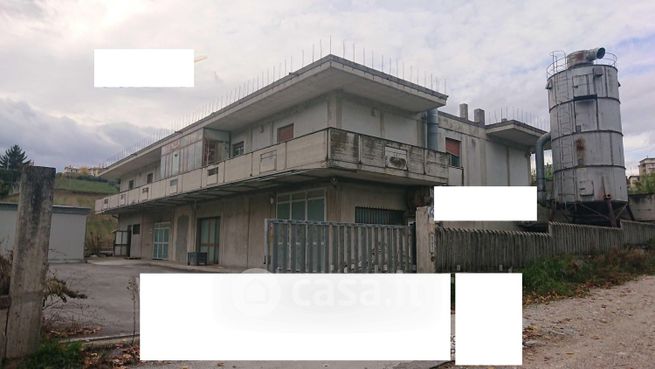 Capannone in commerciale in Via Fonte Monsignore