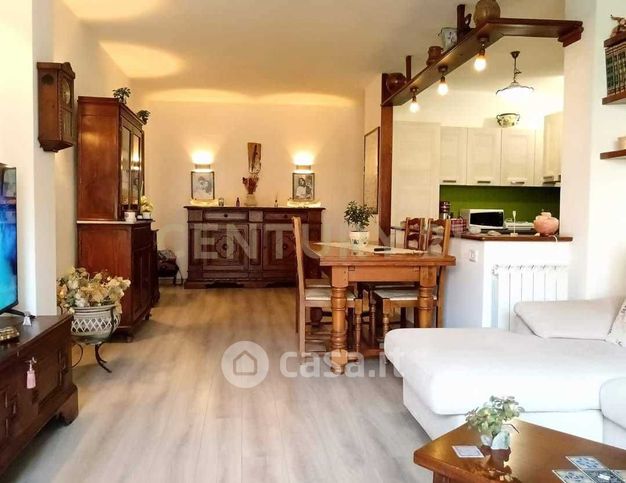 Casa bi/trifamiliare in residenziale in Via Seggiano 29