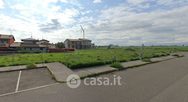 Terreno edificabile in residenziale in Via di Vittorio