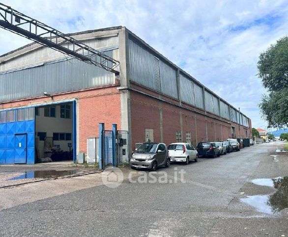 Capannone in commerciale in Via Alba 8