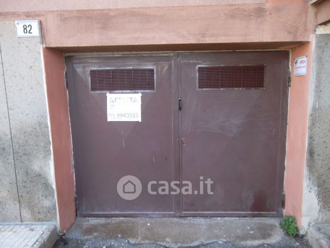 Box/posto auto in residenziale in Viali di Livry Gargan 82