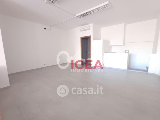 Ufficio in commerciale in Via Giuseppe Giusti 53036