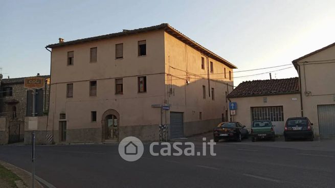 Box/posto auto in residenziale in Via Simone Martini