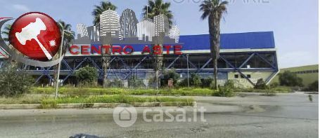 Capannone in commerciale in 