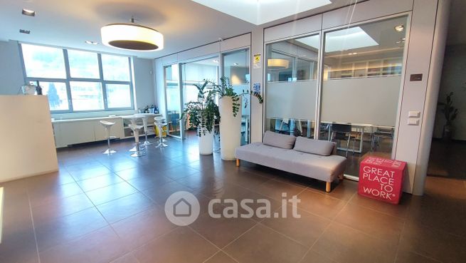 Ufficio in commerciale in Via Sandro Pertini