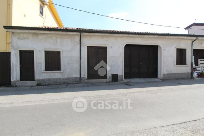 Capannone in commerciale in Via Vaccari Generale 11
