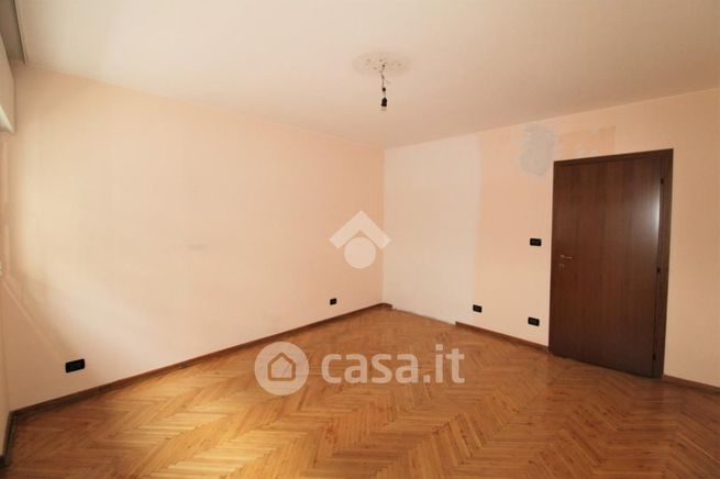 Ufficio in commerciale in Via Olivi 30