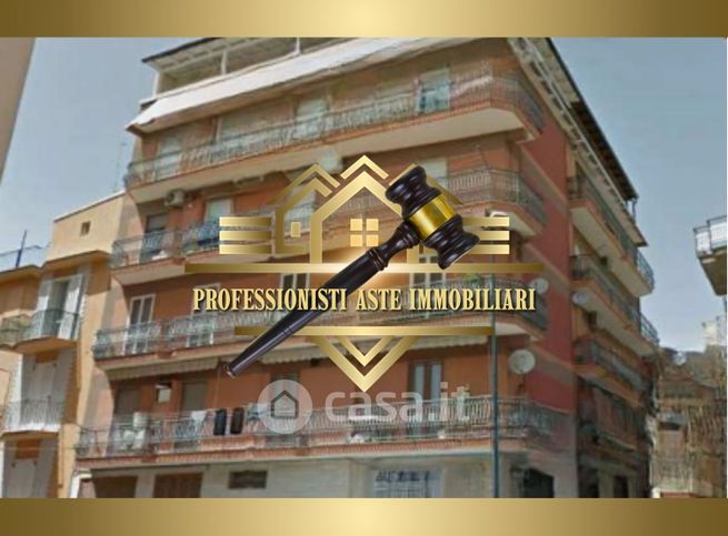 Box/posto auto in residenziale in Via Genova 91