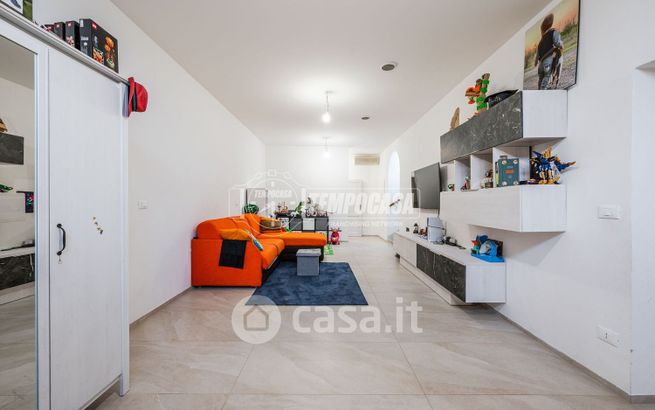 Casa bi/trifamiliare in residenziale in 