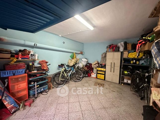 Garage/posto auto in residenziale in Via Massimo D'Azeglio 11