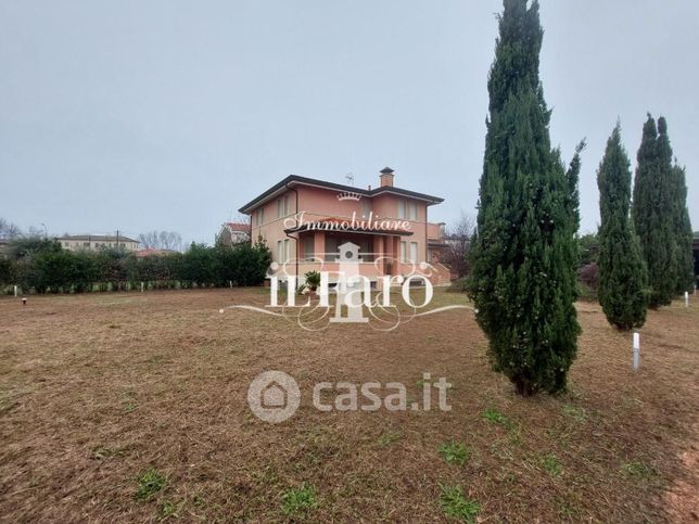 Villa in residenziale in Strada Statale 1 1