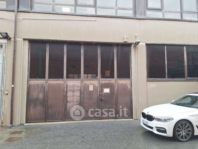 Capannone in commerciale in Via GiosuÃ¨ Carducci