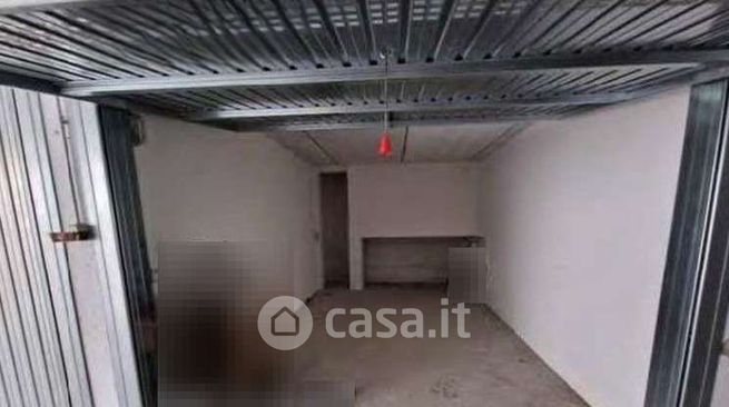 Box/posto auto in residenziale in Via Pietro Tacchini