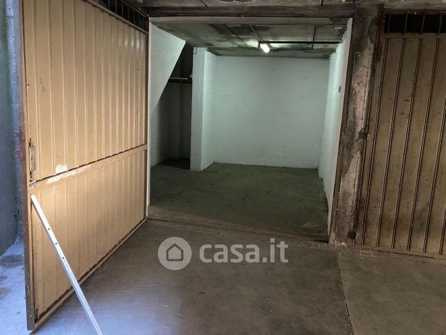 Box/posto auto in residenziale in Via Lipari 3