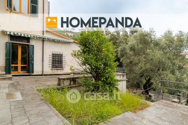 Villa in residenziale in Via Fondache 3