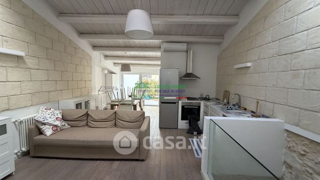 Casa indipendente in residenziale in Via Ruggero Settimo