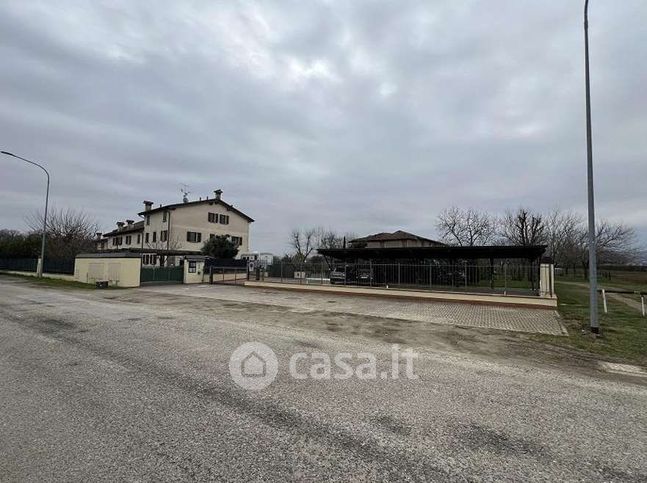Box/posto auto in residenziale in Via Bertella